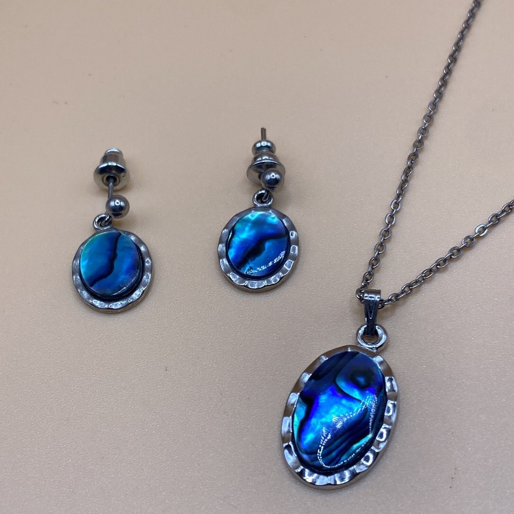 Mother of Pearl 18" Necklace and stud earrings Blue silver tone Sign SN